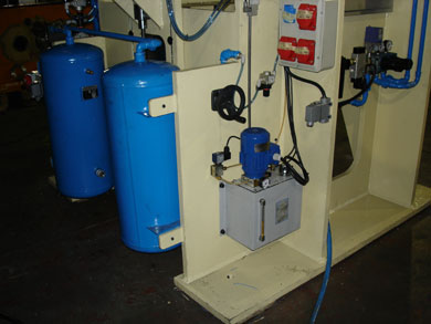 Centraleta de lubricació centralitzada Flenco tipus 6027002 muntada en una premsa mecànica
