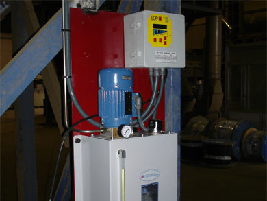 Centraleta i quadre elèctric Flenco per sistema de lubricació centralitzada per una cadena